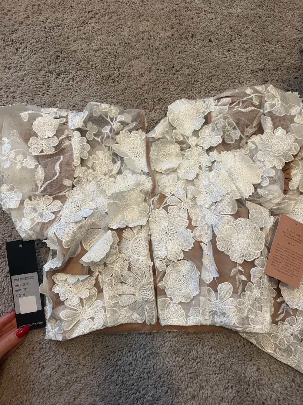 Elliatt 2 piece white skirt set! - Picture 6 of 7